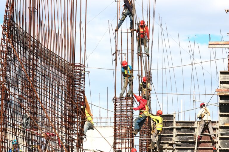How to Choose the Right Contractor